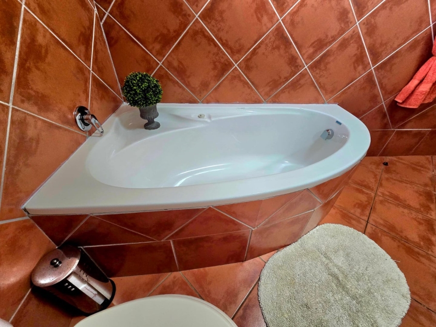 4 Bedroom Property for Sale in Paradise Beach Eastern Cape